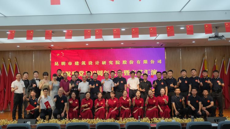 董事長與部份參演人員，主持人合影.jpg